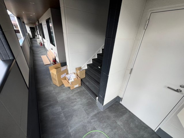 豊中市桜の町６丁目の賃貸マンションのエントランス