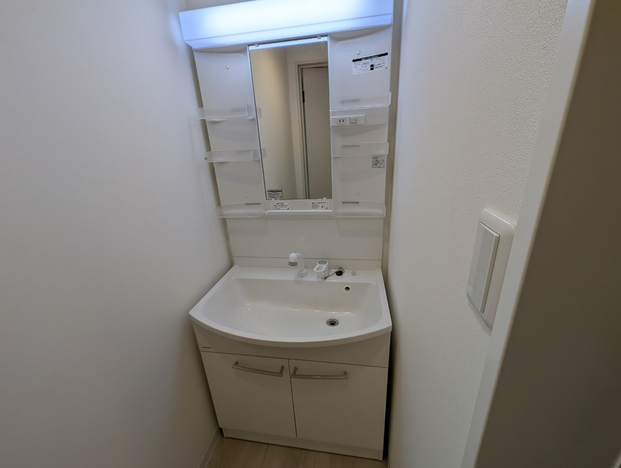 プラウニー本町の洗面所