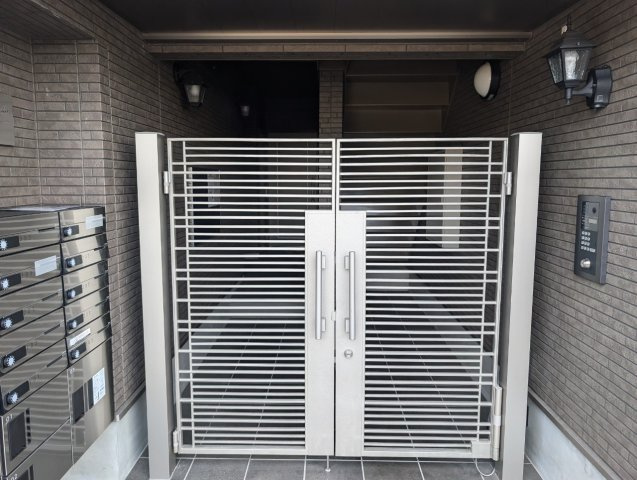 プラウニー本町のエントランス