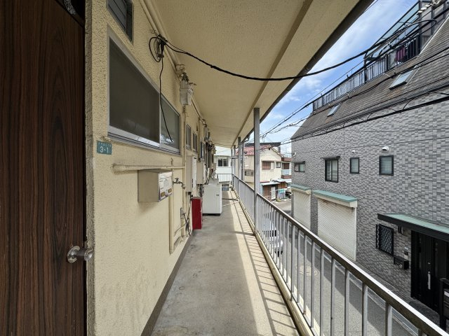 第三興栄荘のエントランス