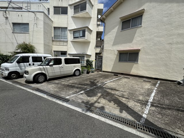 第三興栄荘の駐車場