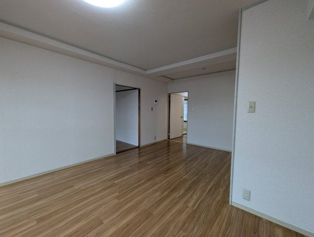 豊中市東寺内町の賃貸マンションの居間・リビング