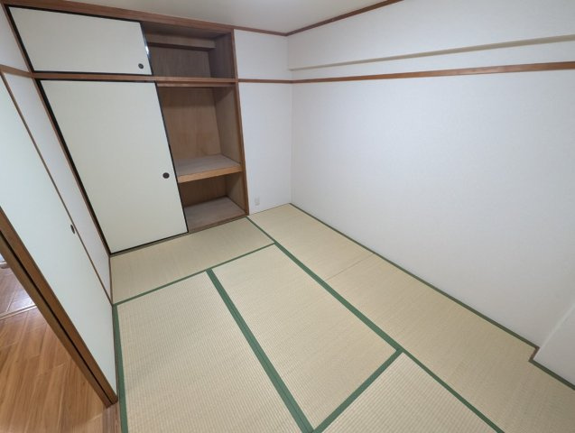 豊中市東寺内町の賃貸マンションの和室