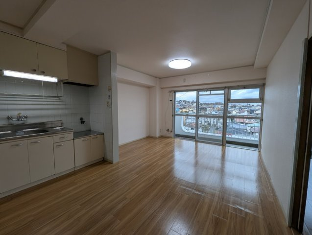 豊中市東寺内町の賃貸マンションの居間・リビング