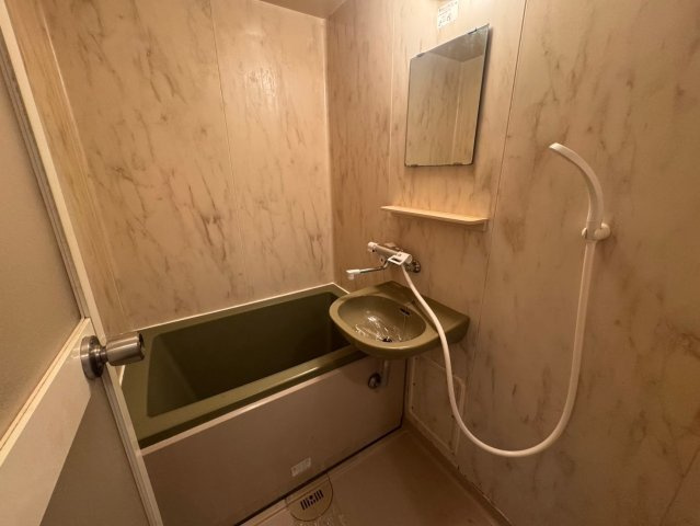 シャトー曽根東の浴室