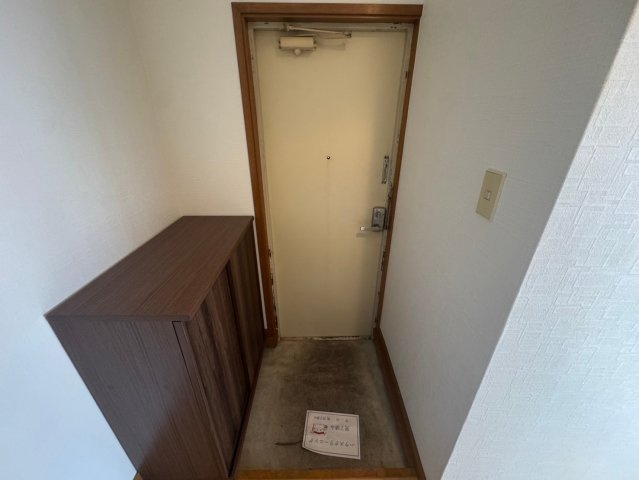 シャトー曽根東の玄関