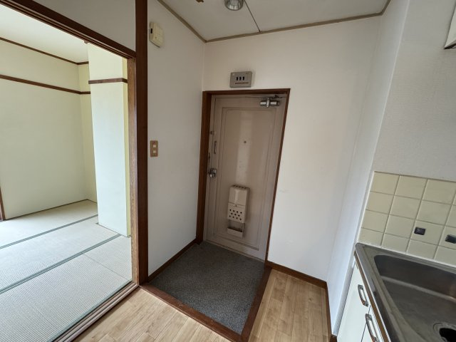 ハイツ丸栄の玄関