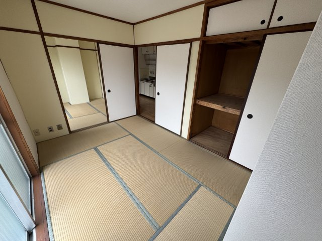 ハイツ丸栄の和室