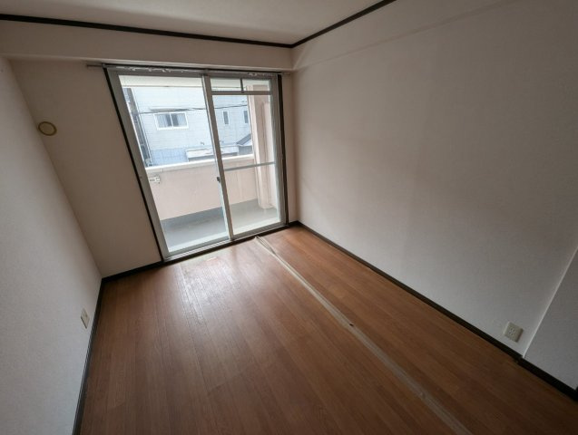 シャルム上野西の寝室