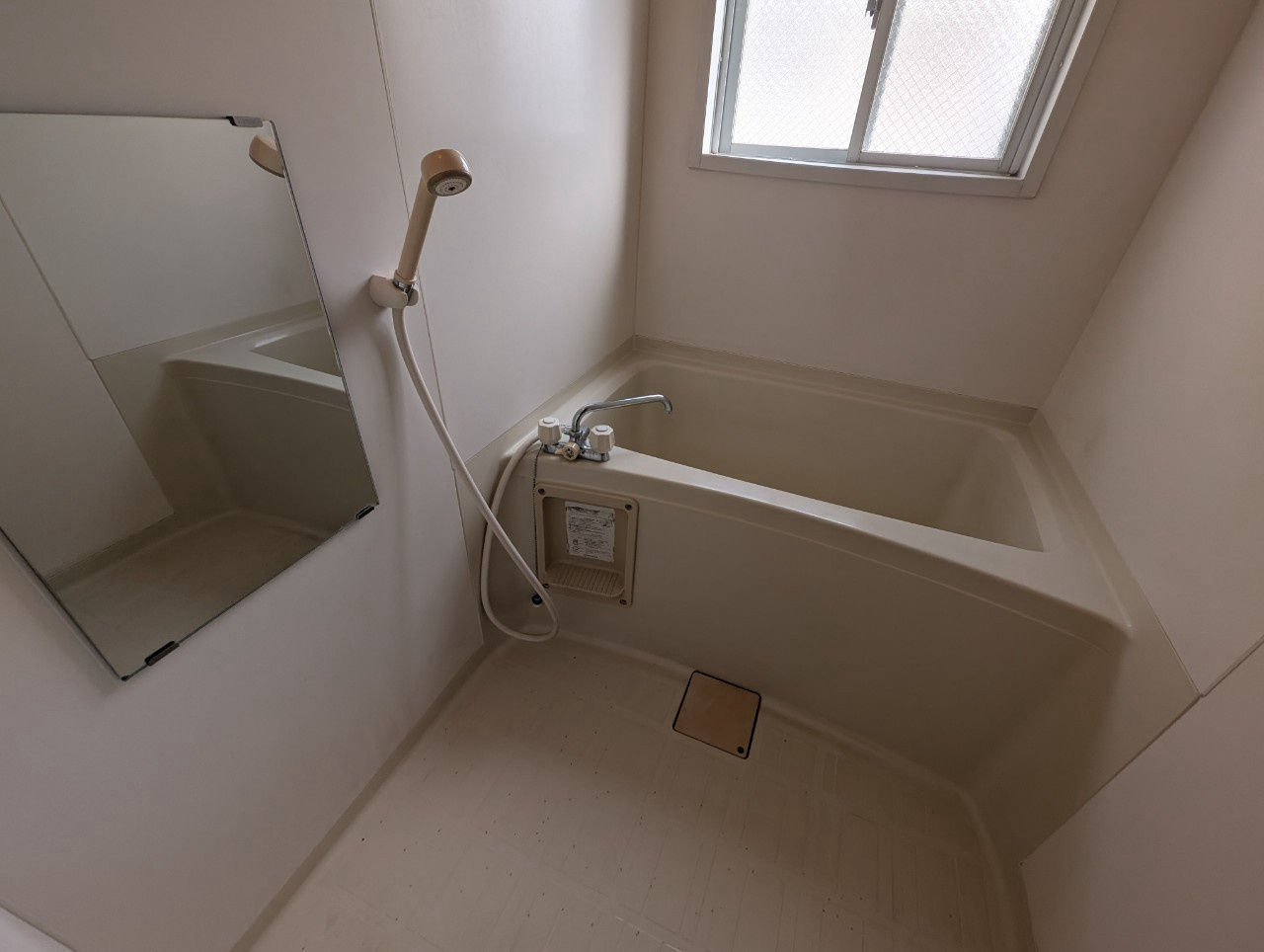 シャルム上野西の浴室