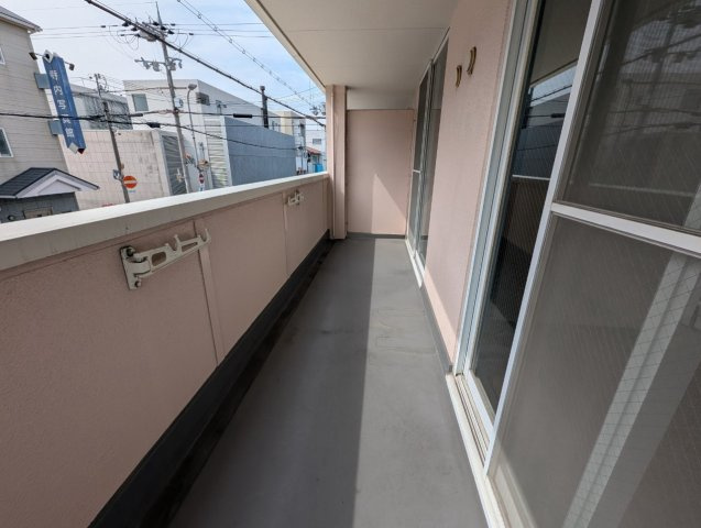 シャルム上野西のバルコニー