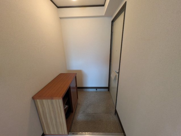 シャルム上野西の玄関