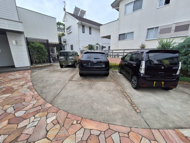 ベルデ鵠沼の駐車場