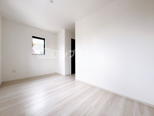 川越市今成1丁目　新築戸建　全５棟の洋室