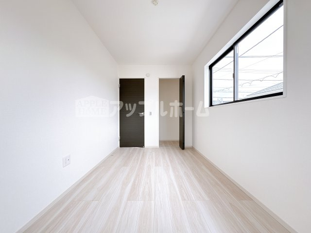 川越市今成1丁目　新築戸建　全５棟の洋室