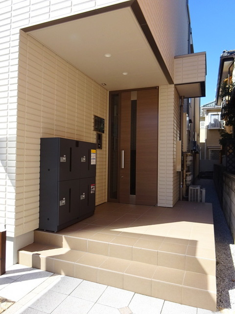 ミア・カーラのロビー