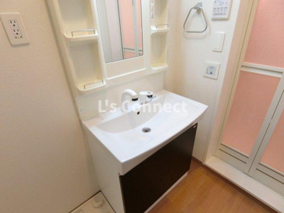 【洗面所】 | ベアローズ弐番館 | 朝の支度もスムーズな独立洗面台。