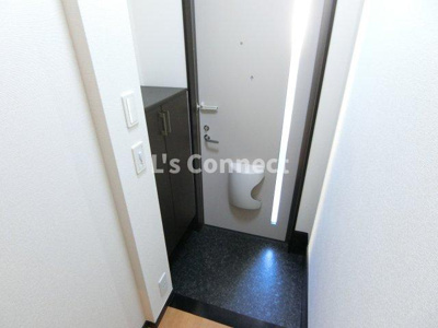 【玄関】 | ベアローズ弐番館 | 下駄箱付きで靴も収納できます。