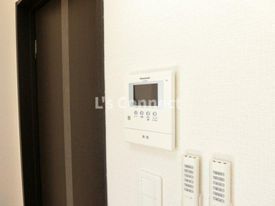 【セキュリティ】 | ベアローズ弐番館 | 突然の来客時もＴＶモニターホンでしっかり確認。