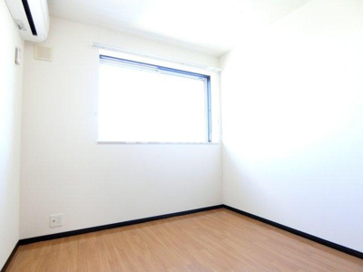 【その他】 | ベアローズ弐番館 | 洋室にもエアコン付き。