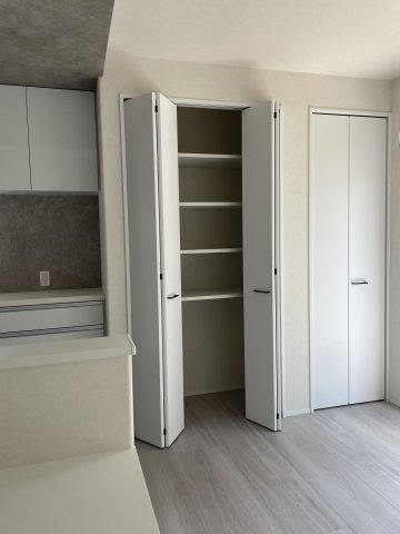 三次市畠敷町の家の収納|リビングにある大型収納です