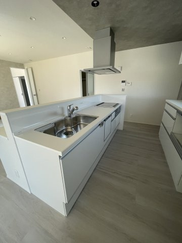 三次市畠敷町の家のキッチン|広々使えるアイランドキッチンです