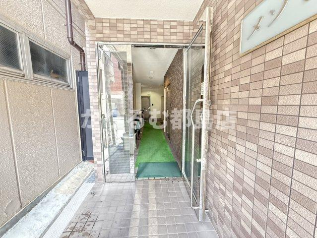 メゾンKCAのエントランス