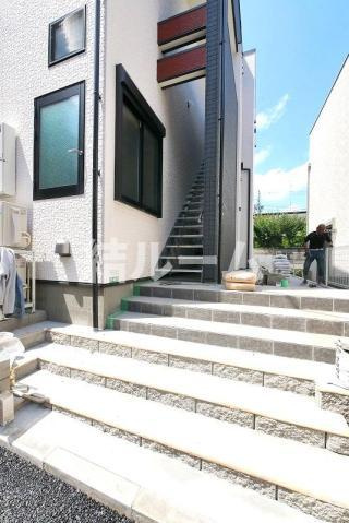 練馬区栄町のアパートのエントランス