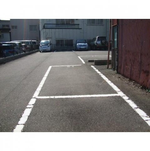 岐阜市加納本町９丁目の駐車場の外観