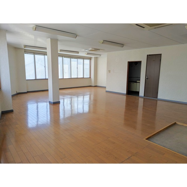 東金宝町2丁目店舗･事務所の居間・リビング