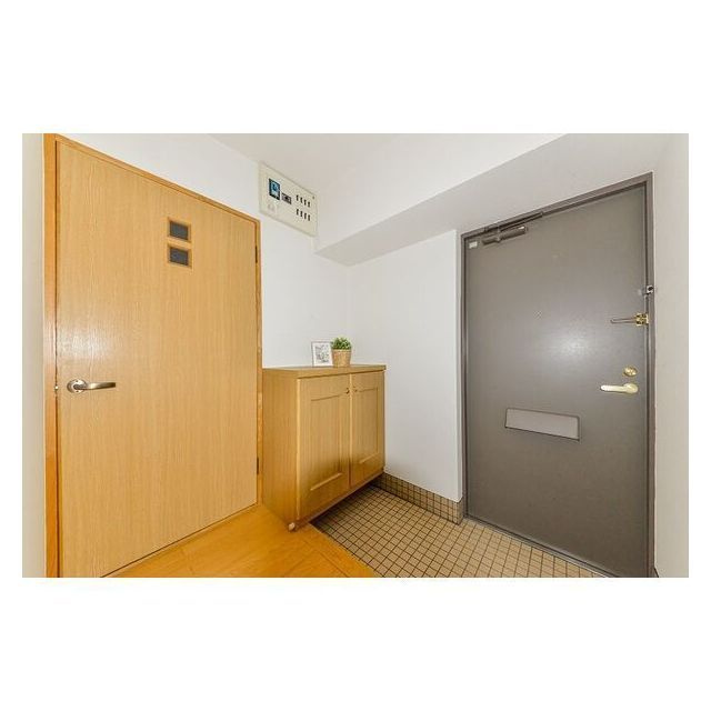 岐阜市則武中２丁目のアパートの玄関