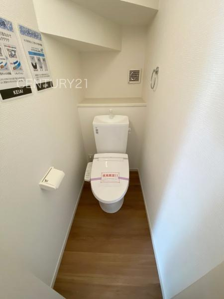 前橋市朝倉町２期２号棟のトイレ|１階トレイです。
温水シャワー洗浄機能付きです。