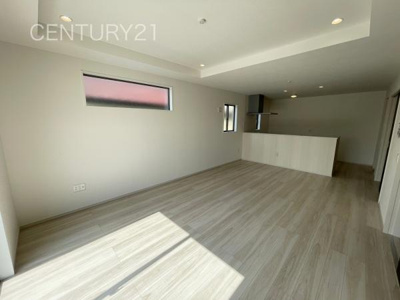 【居間・リビング】 | 前橋市朝倉町２期１号棟 | 大きいソファーがおける広々リビング