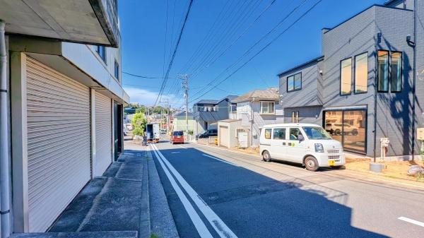 横浜市磯子区岡村２丁目の新築一戸建の前面道路含む現地写真|同仕様物件のご案内をさせて頂きます。
お車でご自宅まで送迎承ります。