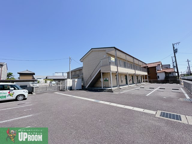 リヴュールの駐車場