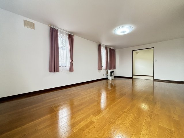 南沢6条4丁目の洋室|14.7帖の洋室！