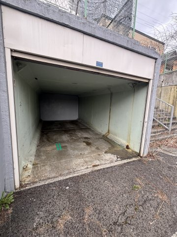 南沢6条4丁目の駐車場|組込車庫完備！