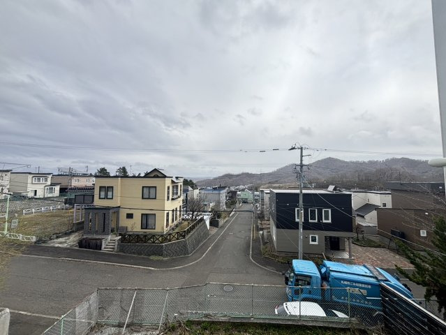 南沢6条4丁目の展望|緑豊かな山々を一望でき、四季折々の景色もお楽しみ頂けます♪