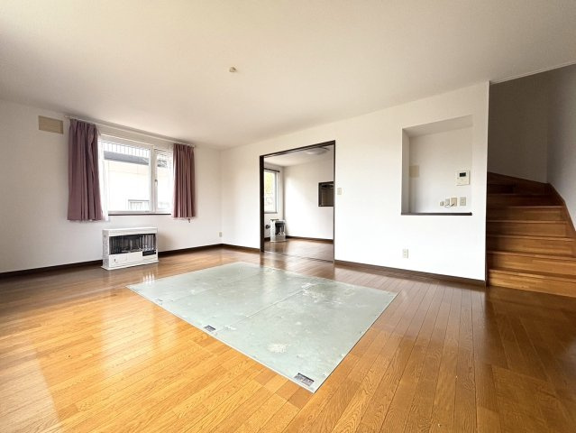 南沢6条4丁目の居間・リビング|南東向きで陽当たり良好なリビング◎