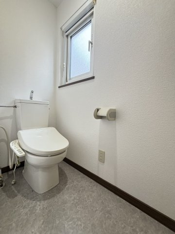 南沢6条4丁目のトイレ|必須の温水洗浄付き便座◎トイレ2ヶ所あり！