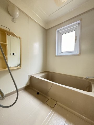 南沢6条4丁目の浴室|1日の疲れを癒す浴室！窓付きで換気もバッチリです！