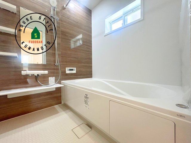 熊本市西区池亀町第1-2棟（2号棟）の内観：施工例|1日の疲れを癒してくれる広々バスルーム。雨の日のお洗濯にも大活躍な浴室乾燥機付です！