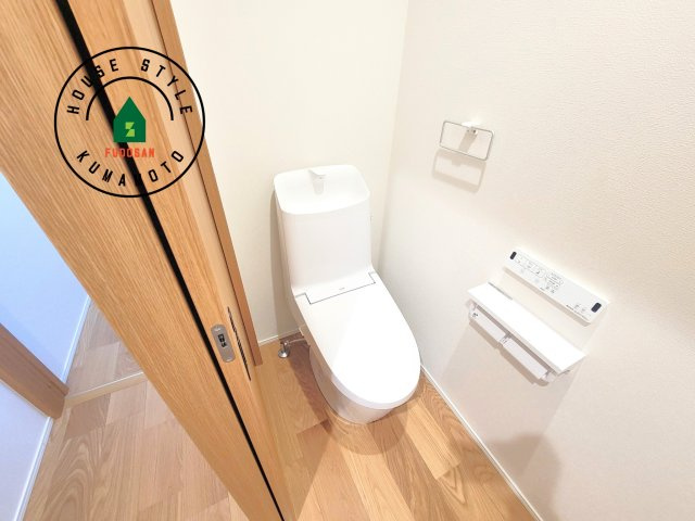 熊本市西区池亀町第1-2棟（2号棟）の内観：施工例|温水洗浄便座を完備しております。2ヶ所にトイレがあるのは朝の慌ただしい時間も安心です。