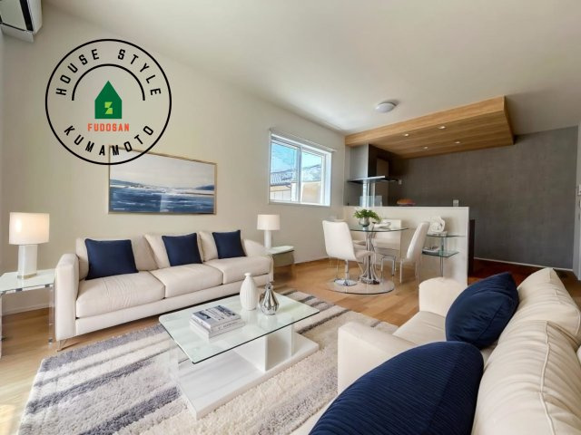 熊本市西区池亀町第1-2棟（2号棟）の内観：施工例|キッチンからリビングをしっかり確認できます。家族の笑顔があふれる空間になりそうですね。※家具はCGを合成したものです。同仕様写真