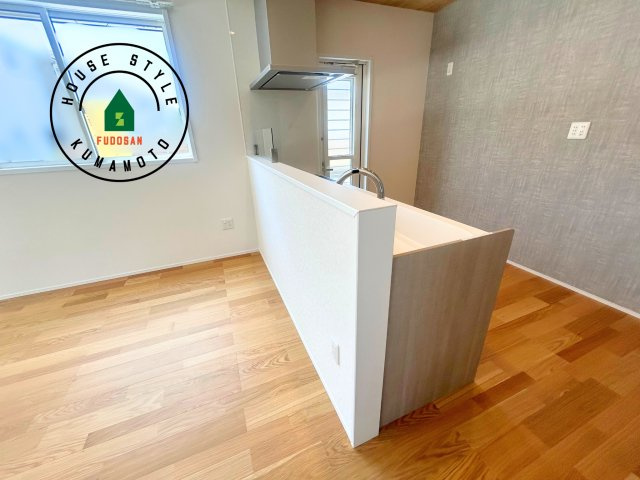 熊本市西区池亀町第1-2棟（2号棟）の内観：施工例|キッチンから立ち込める香りが今日の料理を期待させます。