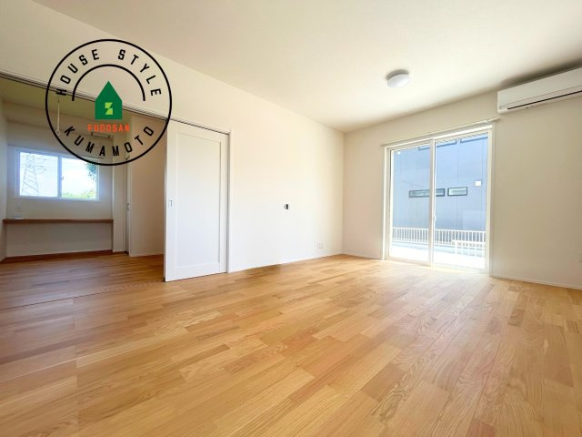 熊本市西区池亀町第1-2棟（2号棟）の内観：施工例|多くの時間を過すことになるリビングだからこそ、いつも穏やかな空間・解放感が味わえ毎日が充実します。