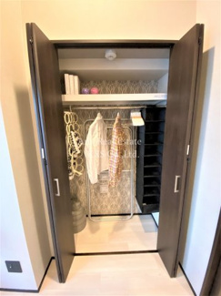 【収納】 | ブエナビスタ西天満 | 収納力に優れたクローゼットを完備！