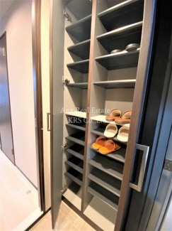 【設備】 | ブエナビスタ西天満 | 傘用収納スペースも備えたトールタイプのシューズボックス！