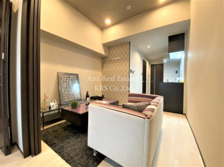 【居間・リビング】 | ブエナビスタ西天満 | 寝室との間の仕切りを開くと10帖以上あります！