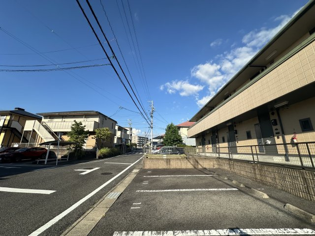 ルミエール三好ヶ丘の駐車場